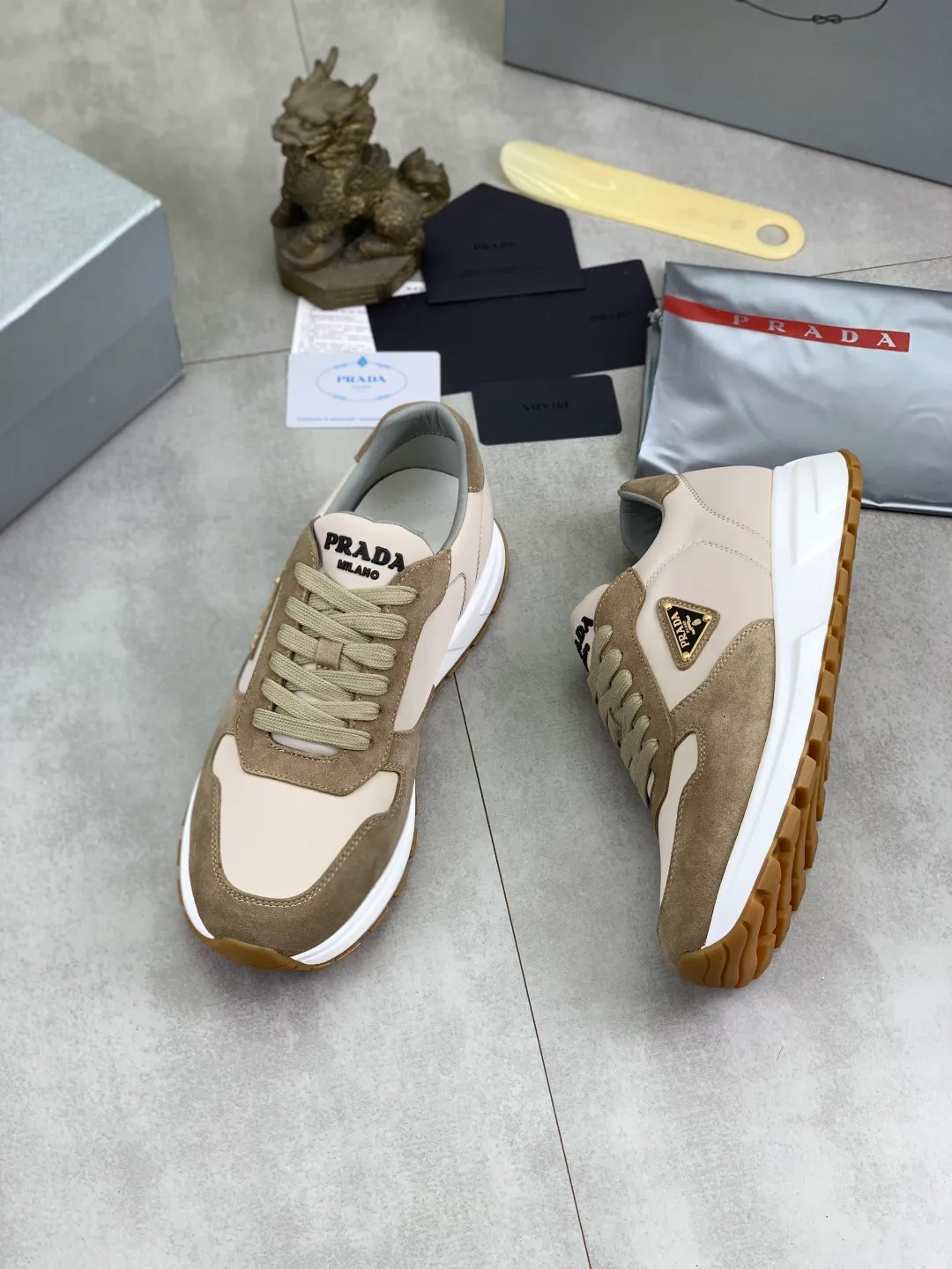 Men's shoes 💰P580💰 [New style] High version official website popular models are on the market, 🆘 The trendy brand (Prada) mainly promotes popular models, avant-garde and versatile fashionable men's shoes private version mold opening, cowhide surface splicing 1:1 replica... Fashion is simple, original imported cowhide and lining cowhide feet; the atmosphere and personality are more fashionable, eye-catching and pursuing class. It will subvert the old idea and be with you to spend time with you. A must-have for fashionistas! Must keep for yourself ! High-end comfort, high-end quality workmanship. Size: 38-45; multiple colors available.